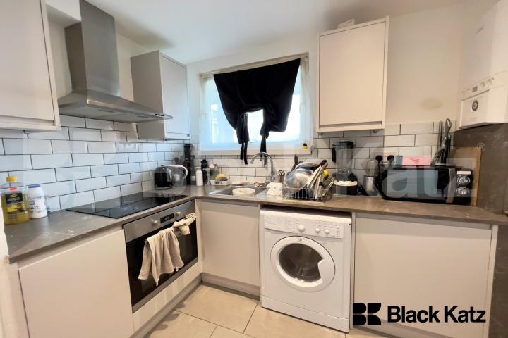 Generous duplex apartment with balcony  Coopers Road, Bermondsey